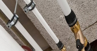 Замена труб водоснабжения в квартире: цена от 2088 руб. - СантехДомСнб